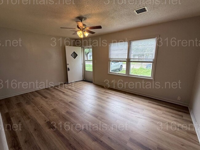 2515 S Mosley Ave in Wichita, KS - Foto de edificio - Building Photo