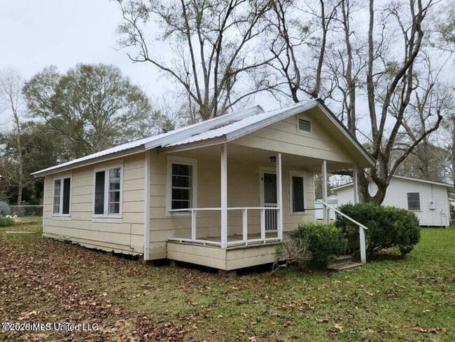 property at 105 Florida Ave