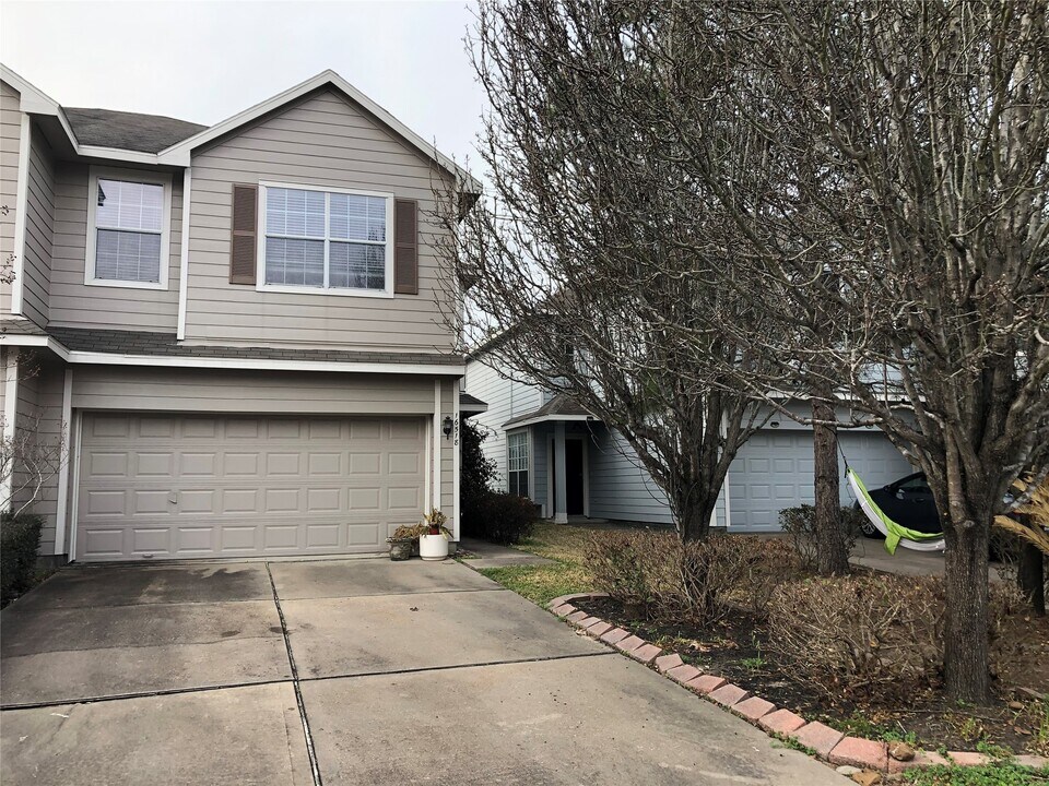 16518 Cairngrove Ln in Houston, TX - Building Photo