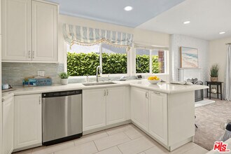 12581 Sanford St in Los Angeles, CA - Building Photo - Building Photo