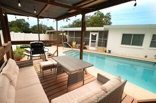 524 61st St S in St. Petersburg, FL - Building Photo