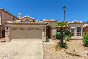 2412 E Wescott Dr in Phoenix, AZ - Building Photo