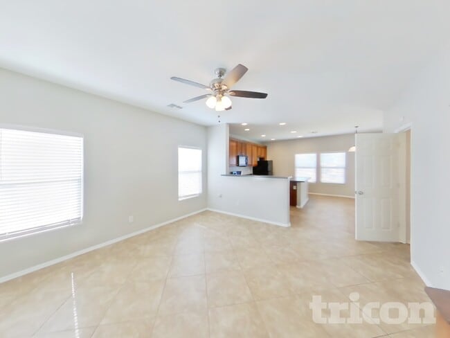 4912 N 109th Ave in Phoenix, AZ - Foto de edificio - Building Photo