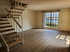 9568 Easter Way in San Diego, CA - Building Photo - Building Photo