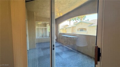 8720 Red Brook Dr in Las Vegas, NV - Foto de edificio - Building Photo