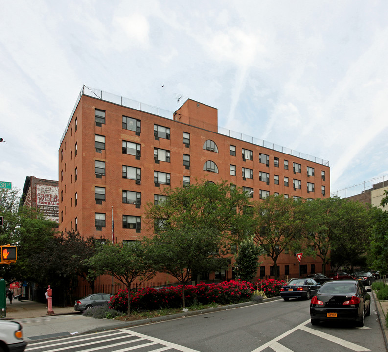 General Chauncey M. Hooper Towers in New York, NY - Foto de edificio