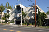 Twin Palms Apartments in Long Beach, CA - Building Photo - Building Photo