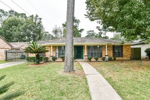 17411 Glenhew Rd in Humble, TX - Building Photo