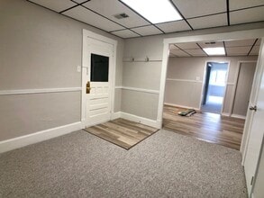 21-21 W Main St in Jeromesville, OH - Building Photo - Building Photo