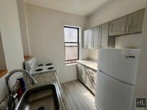 15 Lawrence St-Unit -4 in Yonkers, NY - Building Photo - Building Photo