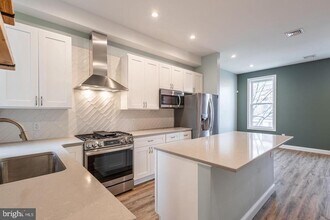 3030 W Girard Ave in Philadelphia, PA - Foto de edificio - Building Photo