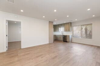 4650 Mascot St, Unit 1-305 in Los Angeles, CA - Building Photo - Building Photo
