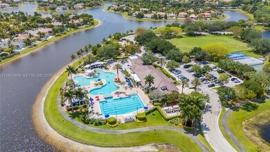 1042 Bluewood Terrace in Weston, FL - Building Photo - Building Photo