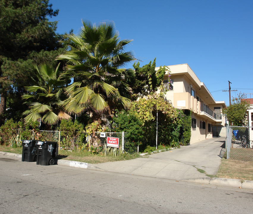 11315 Califa St in North Hollywood, CA - Foto de edificio