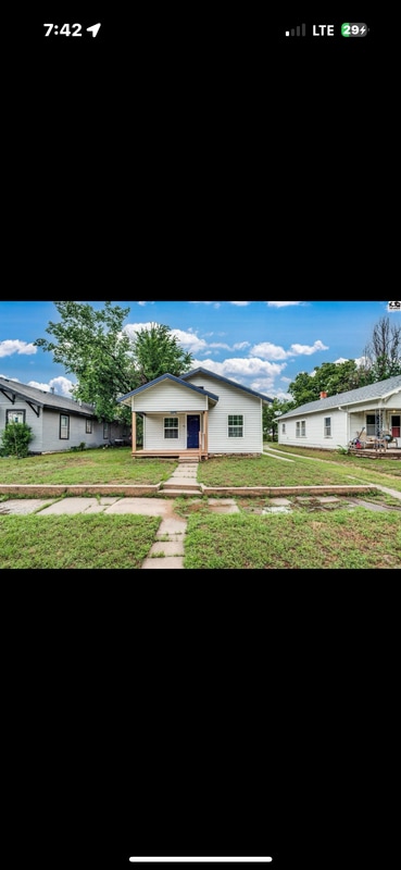 property at 1126 E Ave B