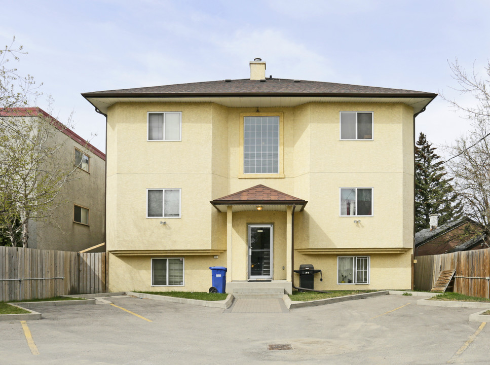 1712 37th St SE in Calgary, AB - Building Photo