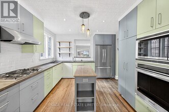12 Fairleigh Crescent in Toronto, ON - Building Photo - Building Photo