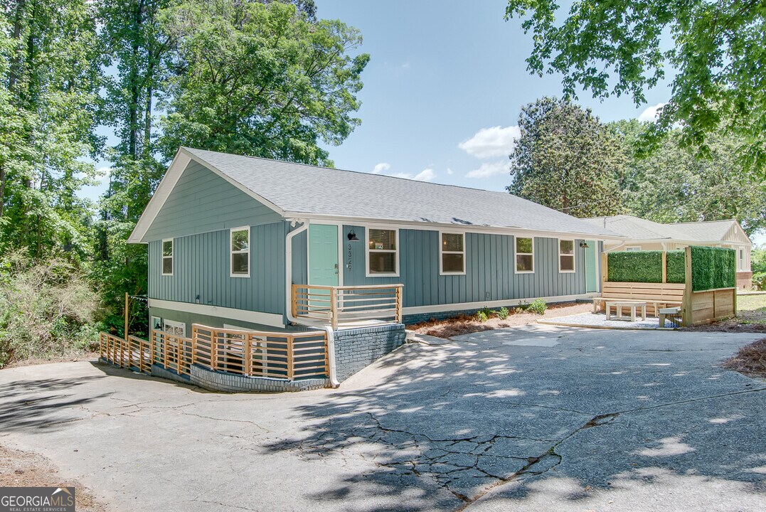 3329 Burk Dr in Atlanta, GA - Building Photo