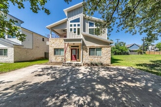 4304 Oaklawn St in Bryan, TX - Foto de edificio - Building Photo