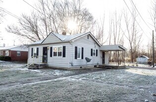 1615 E Southport Rd in Indianapolis, IN - Building Photo