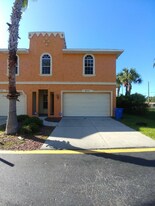 8712 Jasmeen Garden Ct in Town 'n' Country, FL - Building Photo