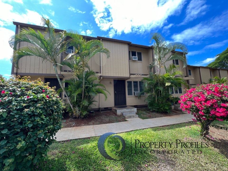 98-930-930 Noelani St in Pearl City, HI - Foto de edificio