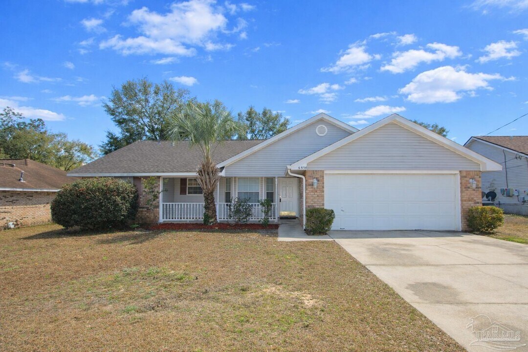 6854 Cedar Ridge Cir in Milton, FL - Building Photo