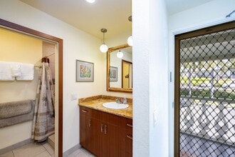 75-5776-5776 Kuakini Hwy in Kailua Kona, HI - Building Photo - Building Photo