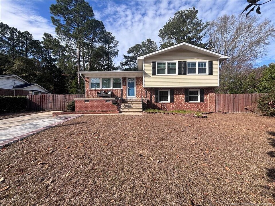 5329 Hampton Rd in Fayetteville, NC - Building Photo