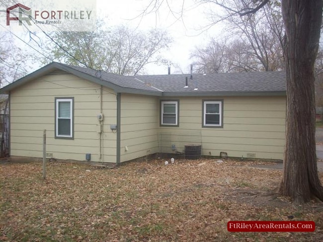 1220 W 19th St in Junction City, KS - Building Photo - Building Photo