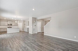 Spacious 5-Bedroom Home Including All Appl in Greeley, CO - Foto de edificio - Building Photo