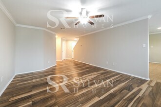 6801 Plains Crest Dr in Austin, TX - Building Photo - Building Photo