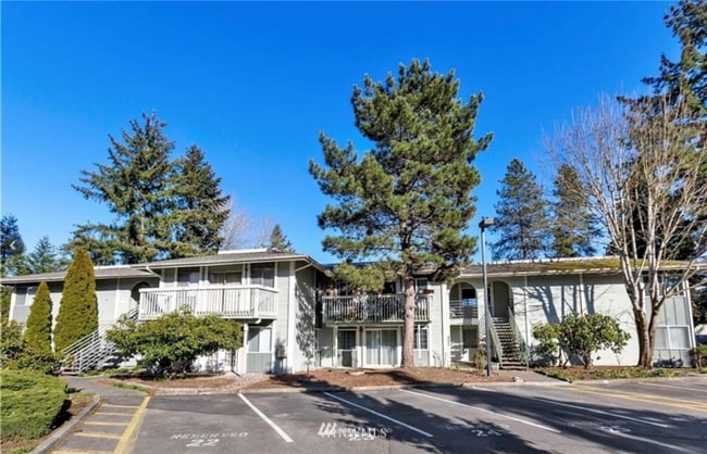 17110 NE 45th St in Redmond, WA - Building Photo - Building Photo