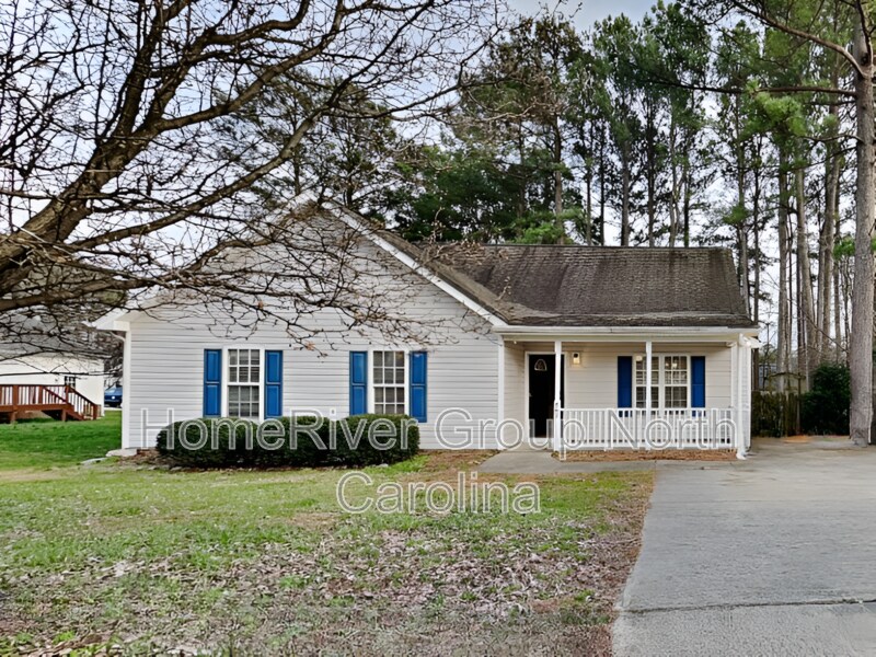 862 N Taylor St in Wake Forest, NC - Building Photo