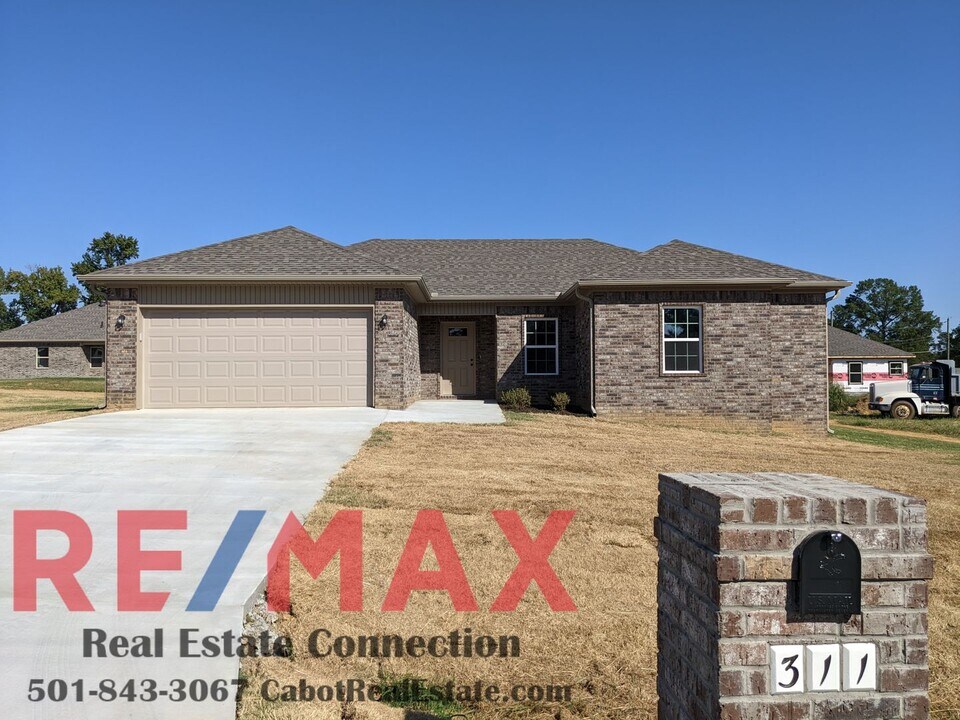 311 Dogwood St in Beebe, AR - Building Photo