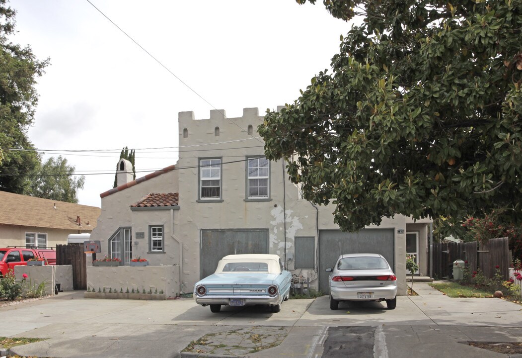 1121-1123 Davis St in Redwood City, CA - Building Photo