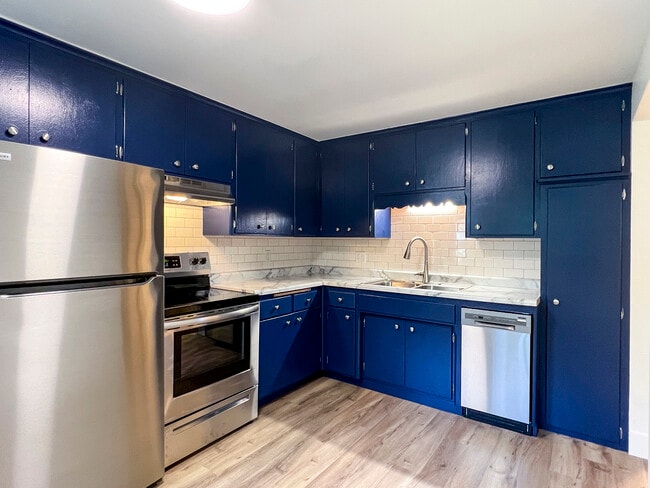 1651 10th Ave, Unit 4 in Newport, MN - Foto de edificio - Building Photo