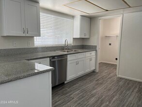 3227 E Helena Dr in Phoenix, AZ - Building Photo - Building Photo