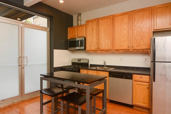 1450 W Blackhawk St, Unit A02W in Chicago, IL - Foto de edificio - Building Photo