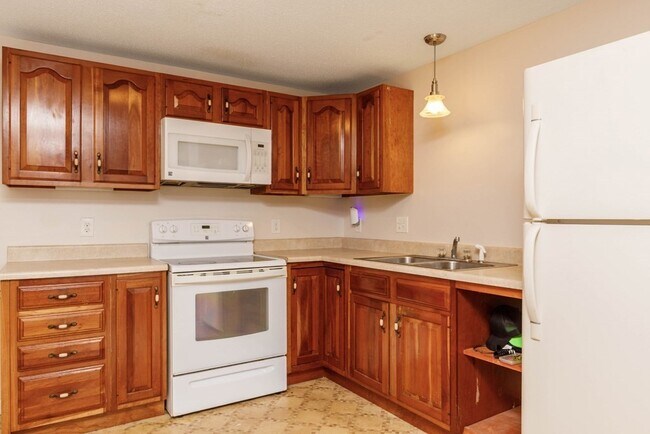 90 Ridgewood Ln in Gardner, MA - Building Photo - Building Photo