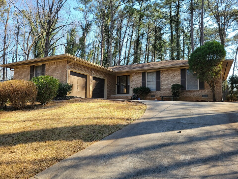 4757 Fellswood Dr in Stone Mountain, GA - Foto de edificio