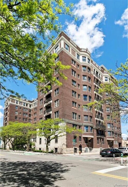 2900 E Jefferson Ave-Unit -C3 in Detroit, MI - Building Photo