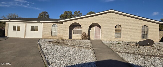 property at 6717 Mariposa Dr