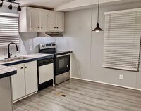 970 Collin Cir photo'