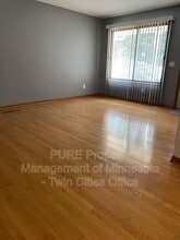 4184 White Bear Pkwy in White Bear Township, MN - Foto de edificio - Building Photo