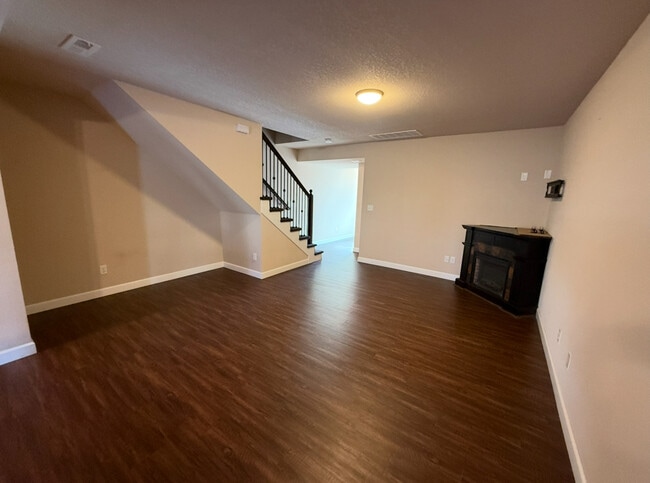 258 N Pointe Ln in Raymore, MO - Building Photo - Building Photo