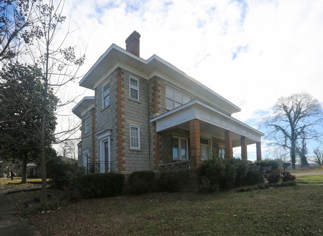 600 Leighton Ave in Anniston, AL - Building Photo - Building Photo