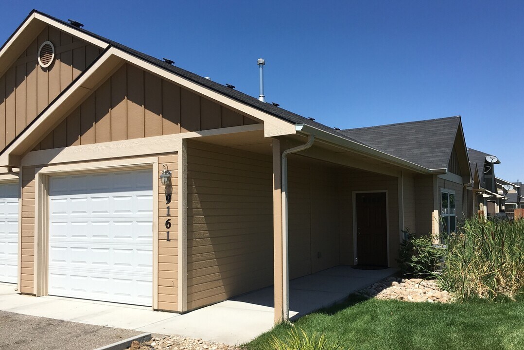 9161 W Brogan Dr in Boise, ID - Building Photo