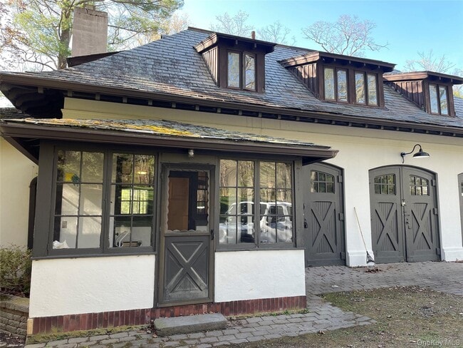 12 Pine Hill Rd in Tuxedo Park, NY - Building Photo - Building Photo
