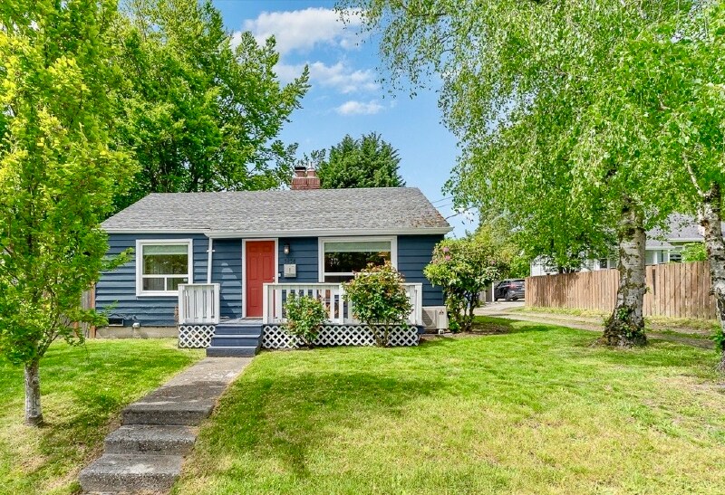 5258 S Cloverdale Pl in Seattle, WA - Building Photo